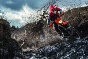 AYX体育官网-拜仁新生代中场逐渐成形，未来可期，拜仁中场组合