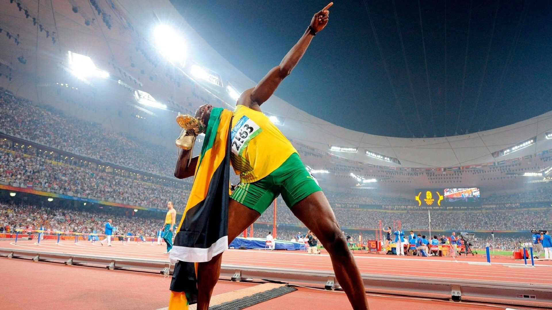 主力中锋持续输出进球效率居高不下助力球队稳定前行，中锋进攻时该怎么做