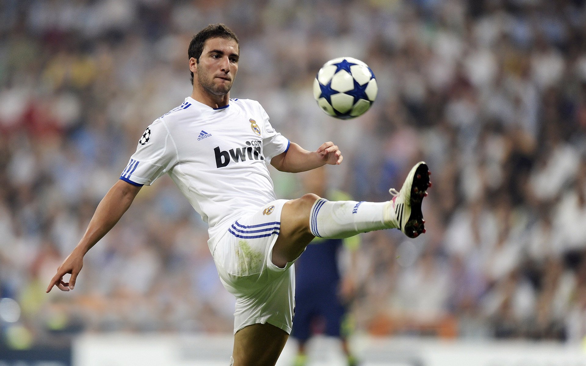 快船在比赛关键时刻发力，连续得分拉开分差，最终战胜敌手，迎来三连胜！