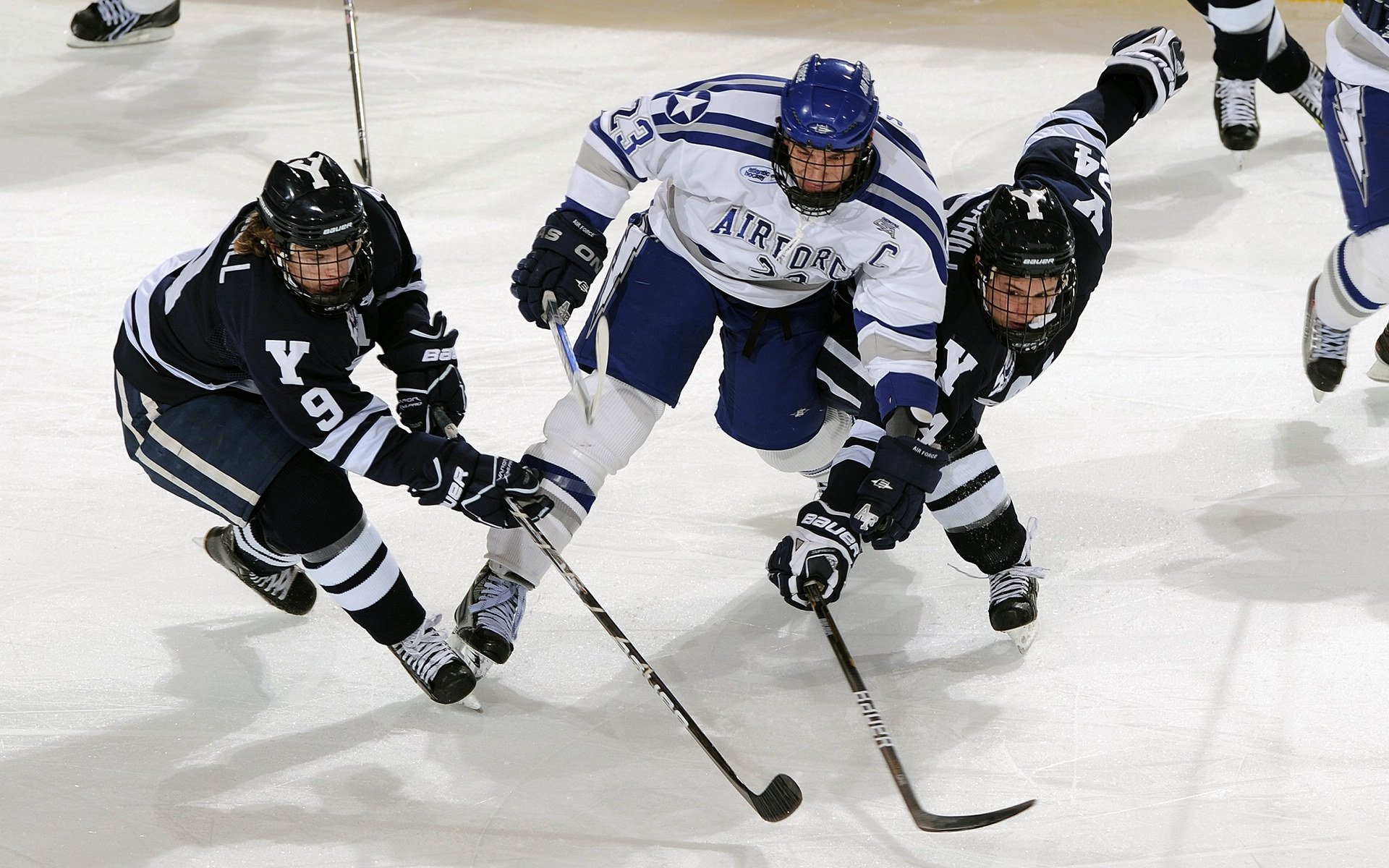 青少年“篮球梦想起航”大型公益赛在北京盛大举行，点燃青春热情